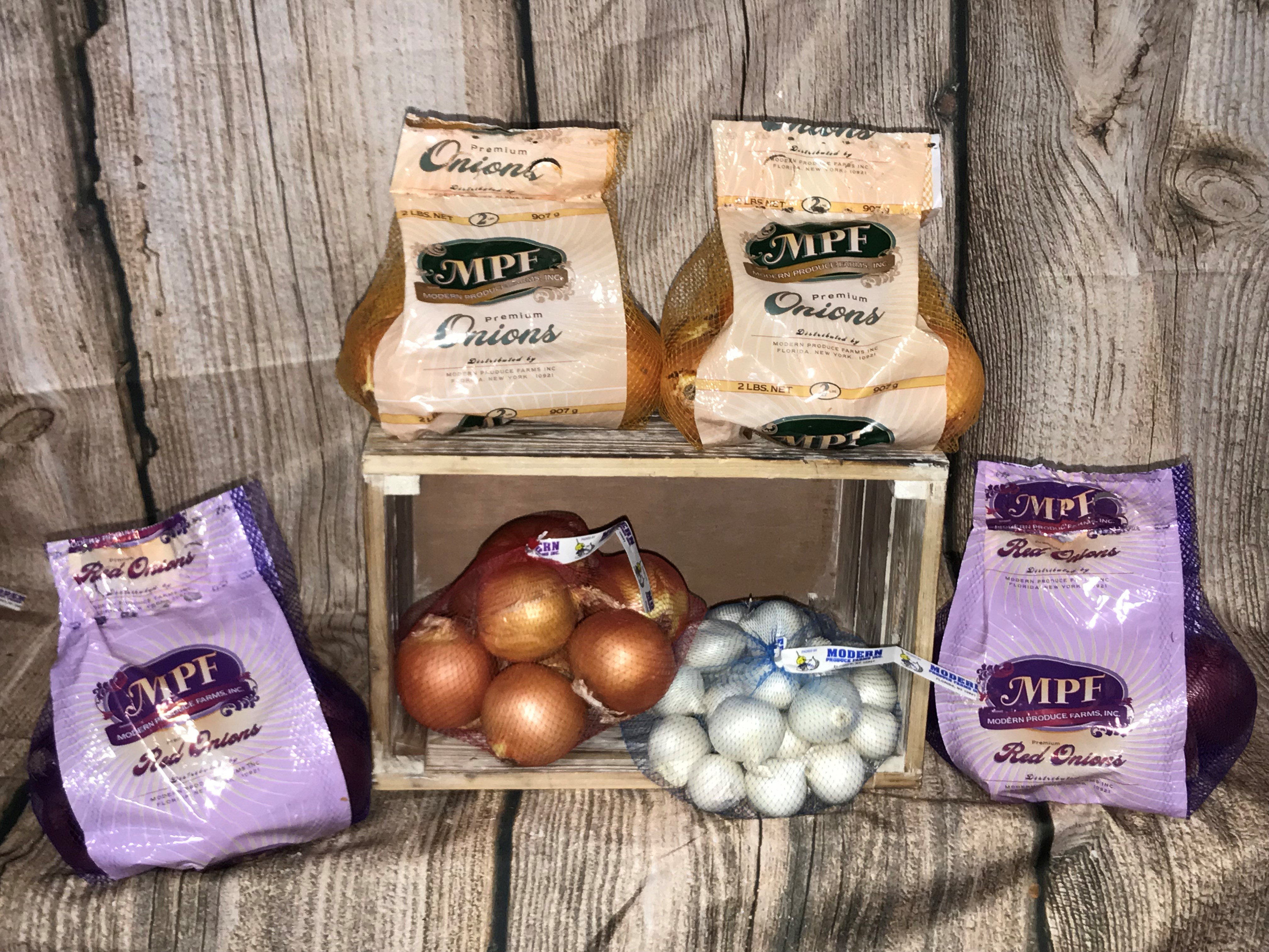 Onion harvest in the Black Dirt